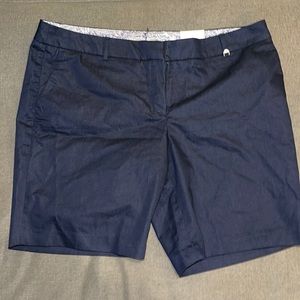 Dalia Ladies navy Blue shorts size 14. NWT. City Fit. Distinctive Design.